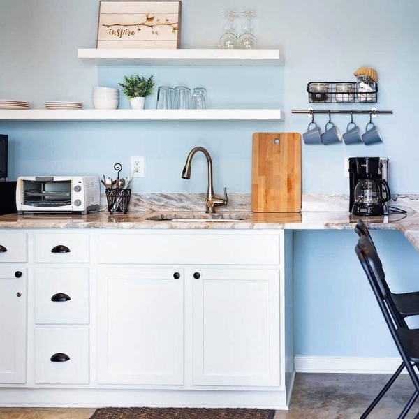 Clean & Serene Studio - easy on/off interstate