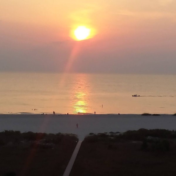 Clearwater Oceanfront Condo. Private Beach, Sunset Views, Paradise Found!
