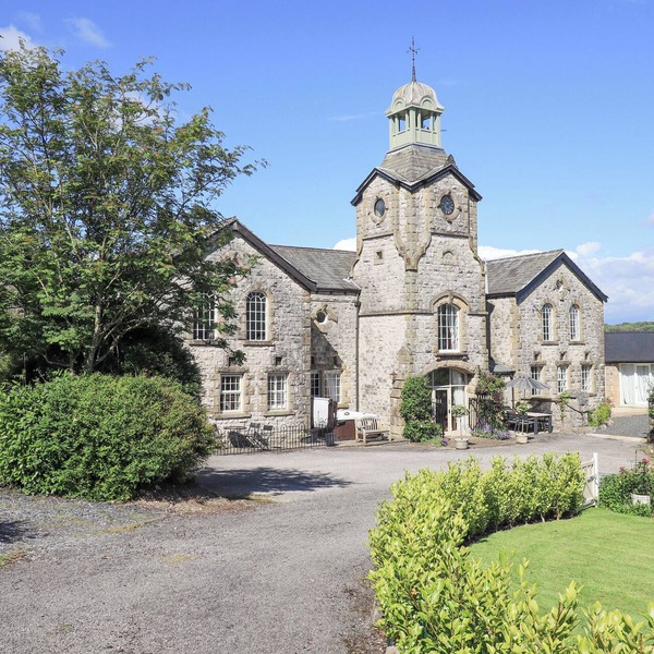 CLOCK TOWER, family friendly, character holiday cottage in Cartmel