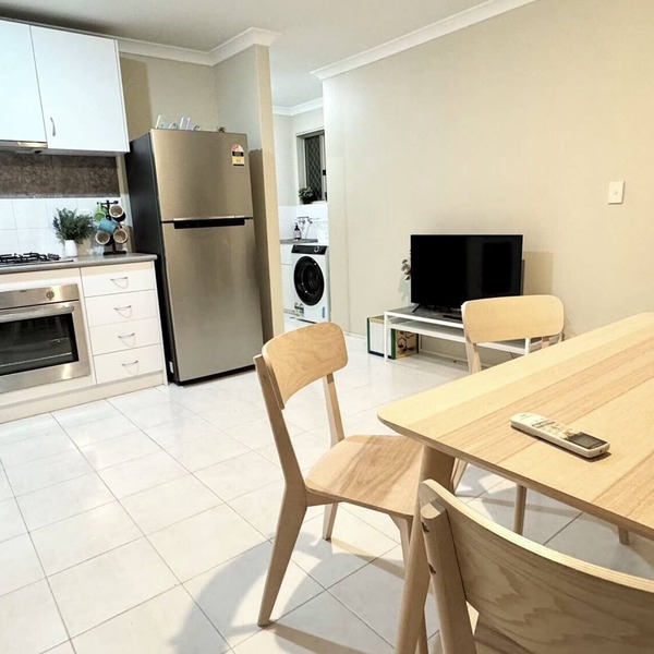 Close to Airport; CBD；Walk to Curtin; 4X2 house