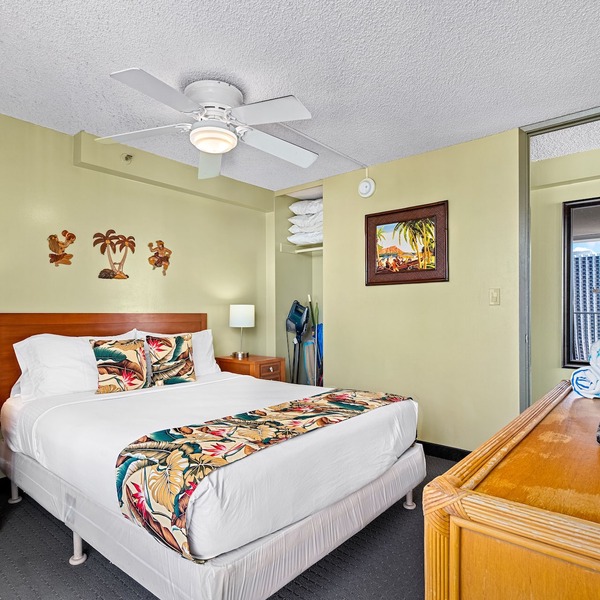 Close to Beach, Gorgeous views & Pool - Sleeps 4 Adults & 2 kids