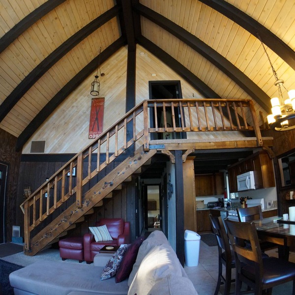 Close to Everything! Village/Ski/Sledding,Hot Tub,Wifi,Roku,Clean,Owner Managed!