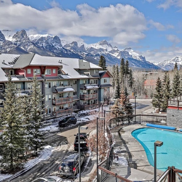 Close To It All! Rocky Mountain 2BR Loft Penthouse - Resort w Pool & 3 Hot Tubs!