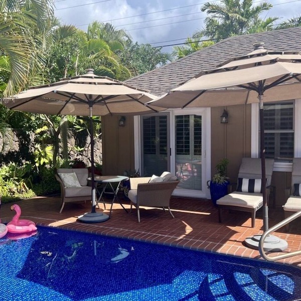 Close to Kahala Beach/Air Conditioning/Heated Pool/Clean/Quiet Neighborhood