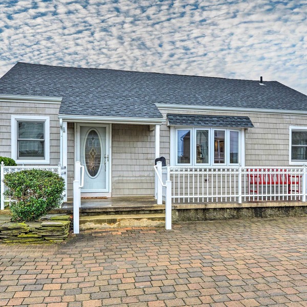 Coastal Brigantine Cottage: Walk to Beaches