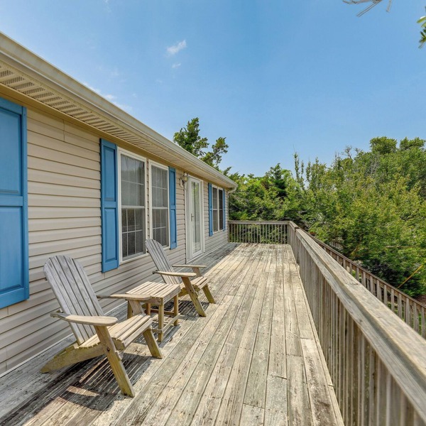 Coastal Emerald Isle Retreat w/Deck & Grill!