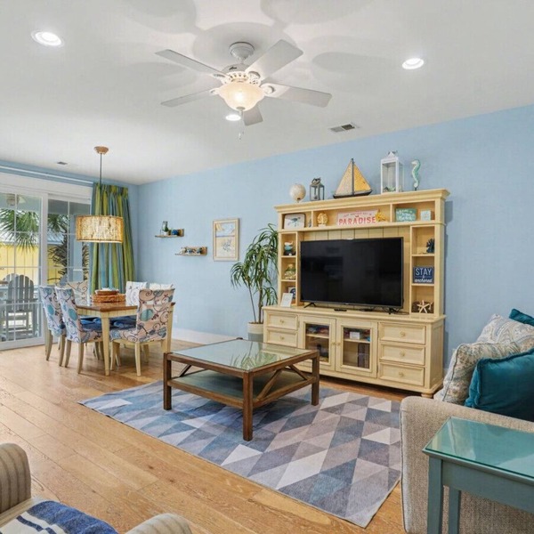 Coastal Gem w/Lazy River, Swim-Up Bar & Arcade!