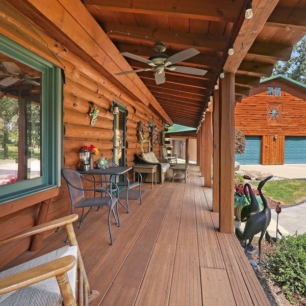Cobblestone Cabin- 5 minutes from Geneva Lake, Easy Access to Snowmobile Trails!