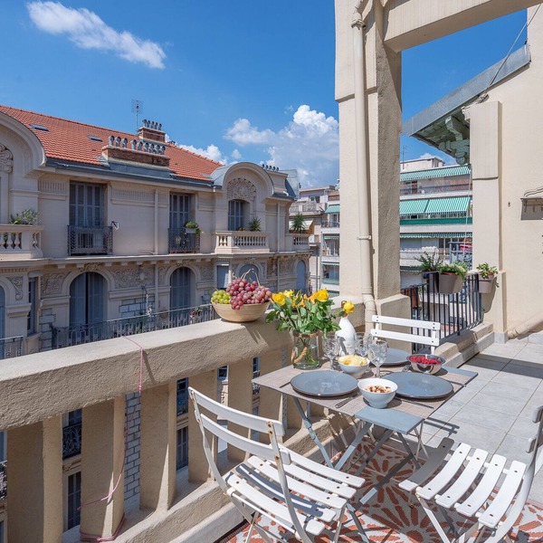 Coeur de Nice, charme Authentique Niçois, terrasse.