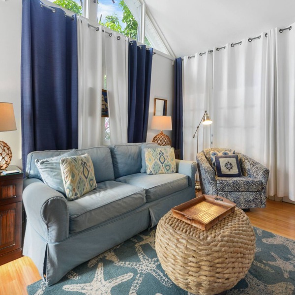 Colony Poolside: A charming bungalow near Duval Street