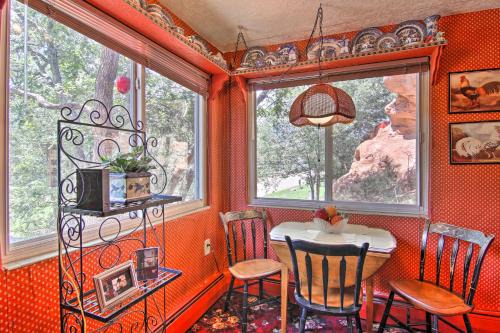 Colorful Bungalow By Pikes Peak/Garden of the Gods