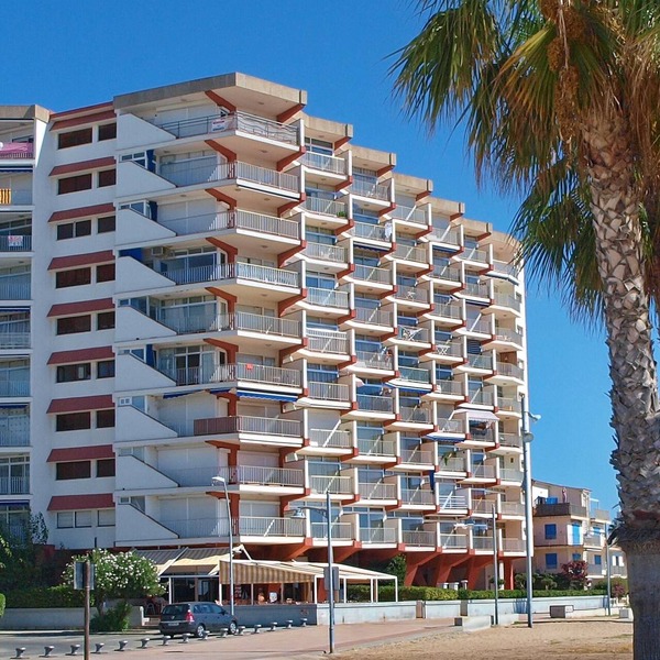 COMA-RUGA APARTMENT IN FIRST LINE OF SEA ON BEACH, IN PERFECT CONDITION
