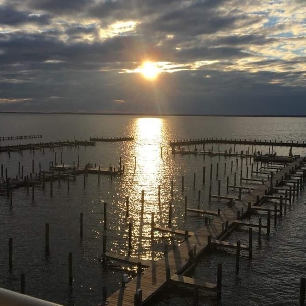 Come see beautiful fall sunsets over the bay! Amazing off season rates!