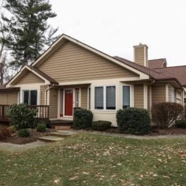Come to Webster, NY for the ECLIPSE! Cozy 2-bedroom condo in welcoming Webster