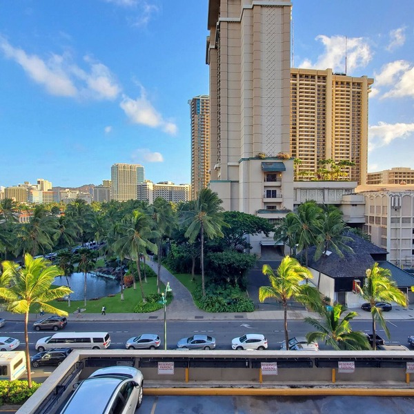 Comfort & Accessibility to Everything in Waikīkī! 2 Queen Beds, Pool & Parking!