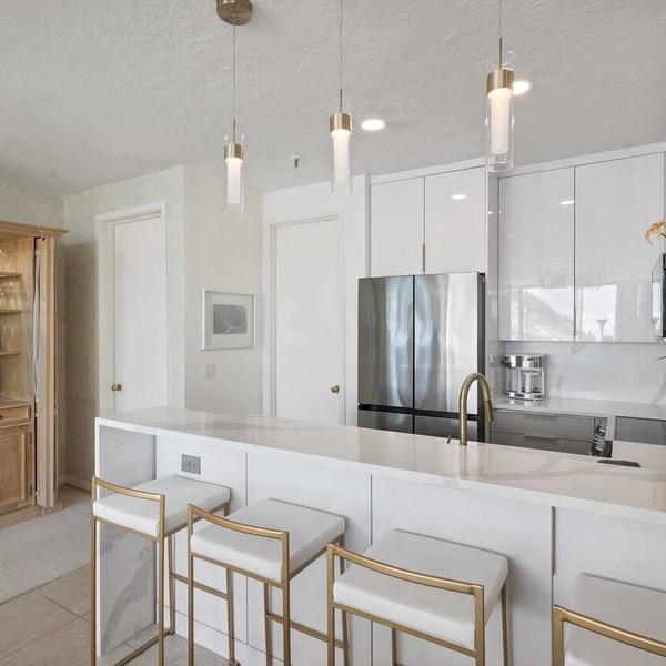 Comfort, Convenience, and Modern Amenities at this Ski in/Ski Out Condominium