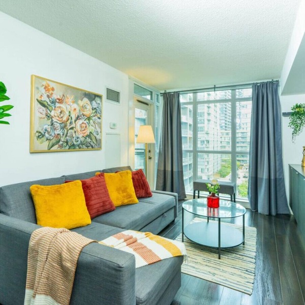 Comfort Suites - 10 minutes to Rogers Centre