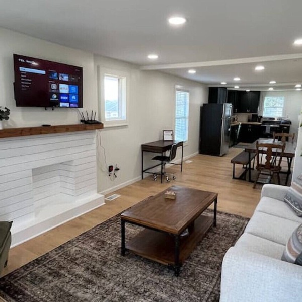 Comfortable 2-Bed Home Near Downtown Johnson City