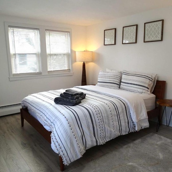 Comfortable 3 Bed Apt in Quiet Neighborhood
