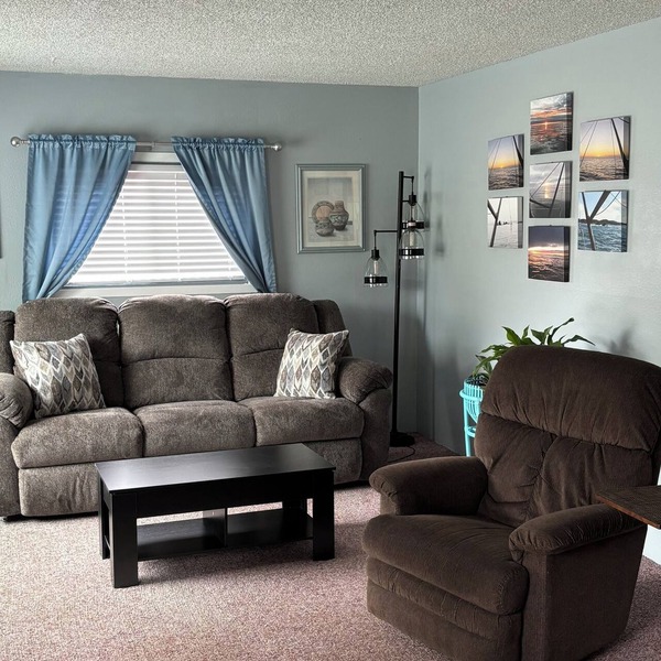 Comfortable 3Bdr 2Bth home great for all guests. Even room to park the boat!