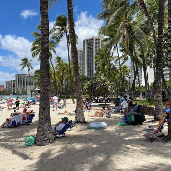 Comfortable 3bedr and 2 bath near Waikiki Beach & Resort Area.