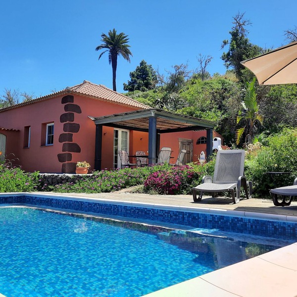 Comfortable and absolute secluded, panorama view on the sunny westside
