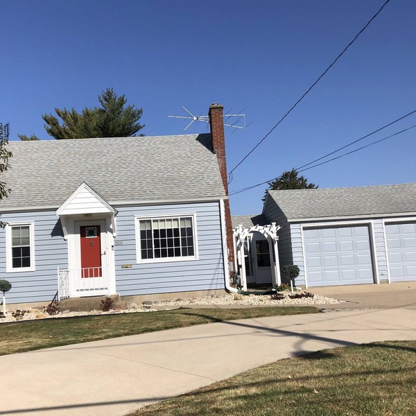 Comfortable and convenient 2 bedroom home with an office and off-street parking