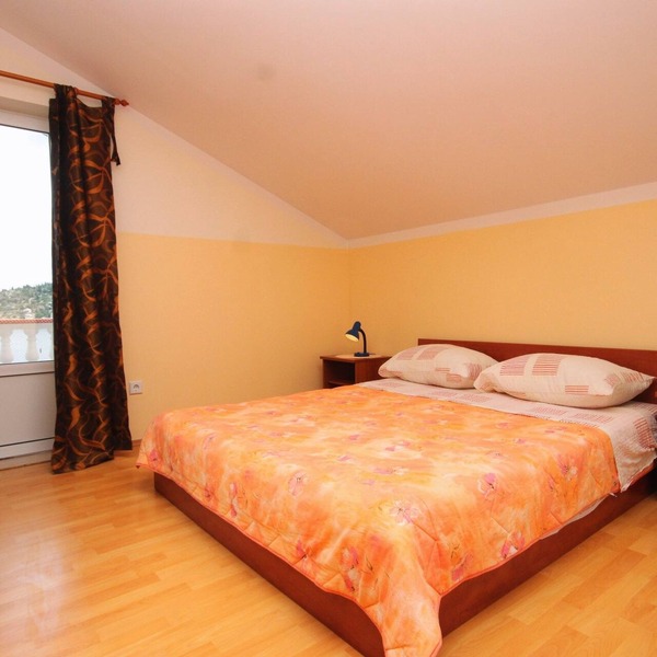 Comfortable and spacious apartment with terrace and sea view Kali, Ugljan (A-8234-a)