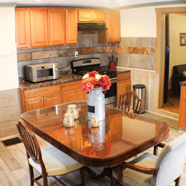 Comfortable Apartment – Pittsburgh's Little Italy!
