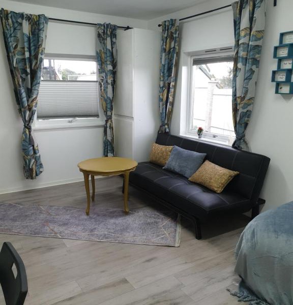 Comfortable apartment, 10min Airport