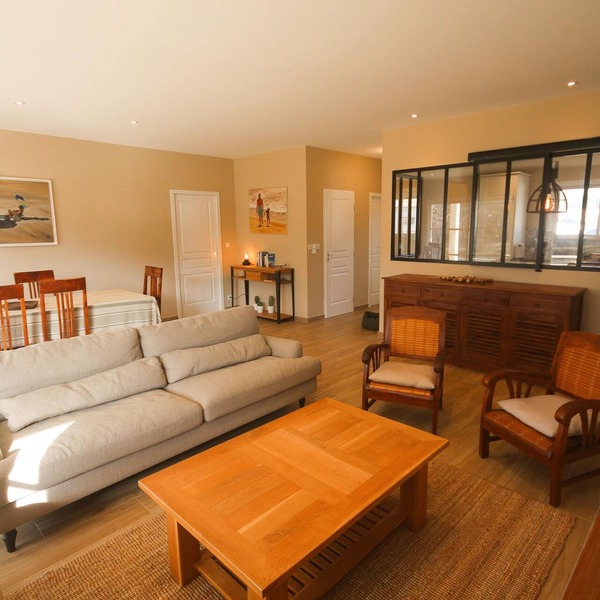 Comfortable, bright villa close to the ocean. The calm of the beach