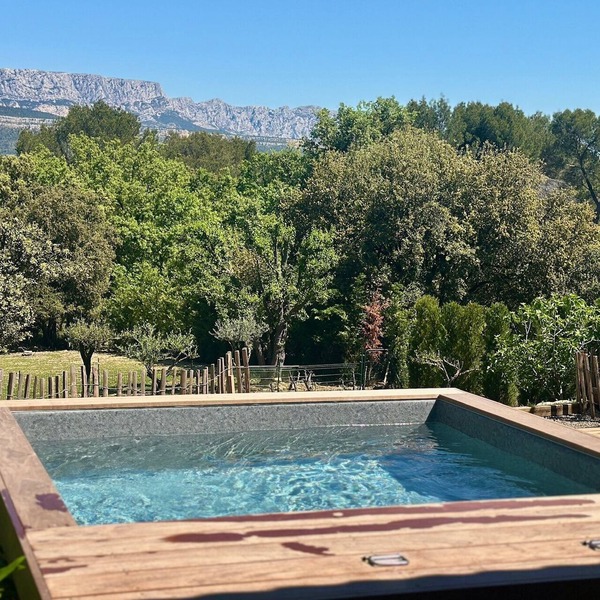 Comfortable cabin with Sainte-Victoire view