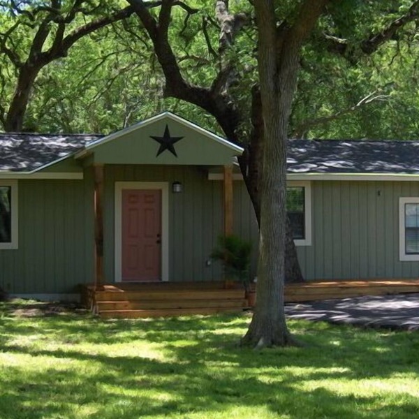 Comfortable, clean, newly remodeled house south of Austin.