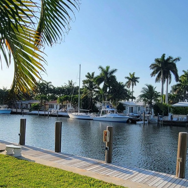 Comfortable Condo with Pool & Fishing Dock – Walk to the Beach, No Car Needed!