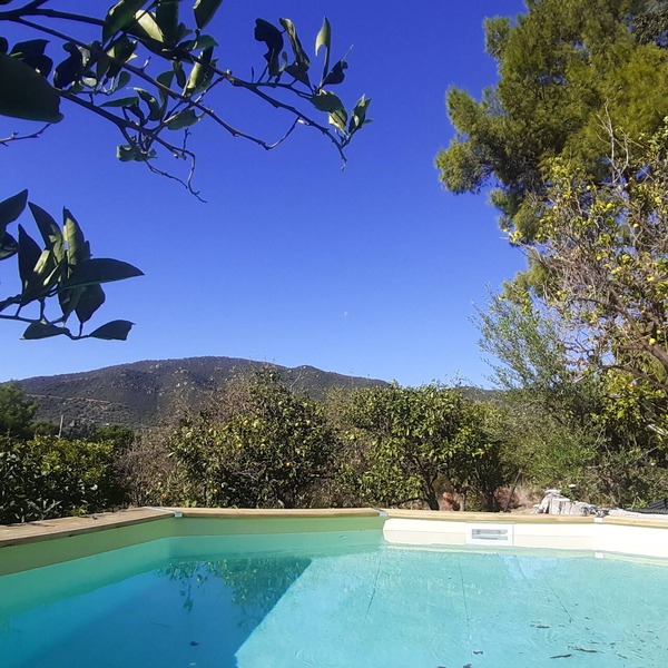 Comfortable country house with garden and private pool, 4km from Solanas beach.