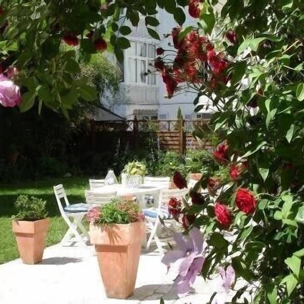 Comfortable house with garden in the city centre close to the cable car.