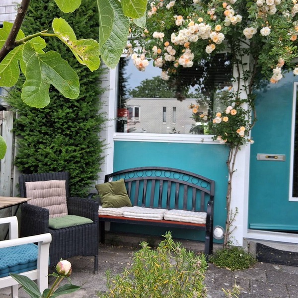 Comfortable home close to train station and Amsterdam