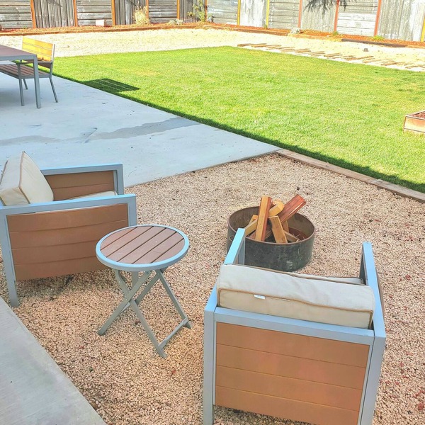Comfortable, Laid-back Cottage. Private Yard. Near Zion. 2 Bedroom, Full Kitchen