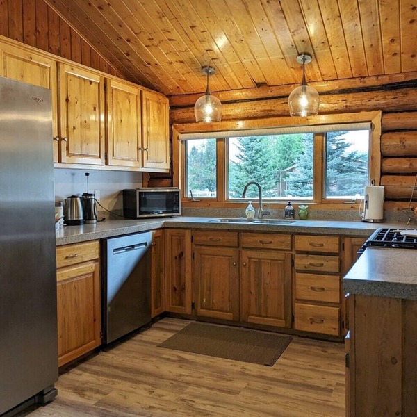 Comfortable Log Cabin w/AC ~ Downtown Seeley Lake!