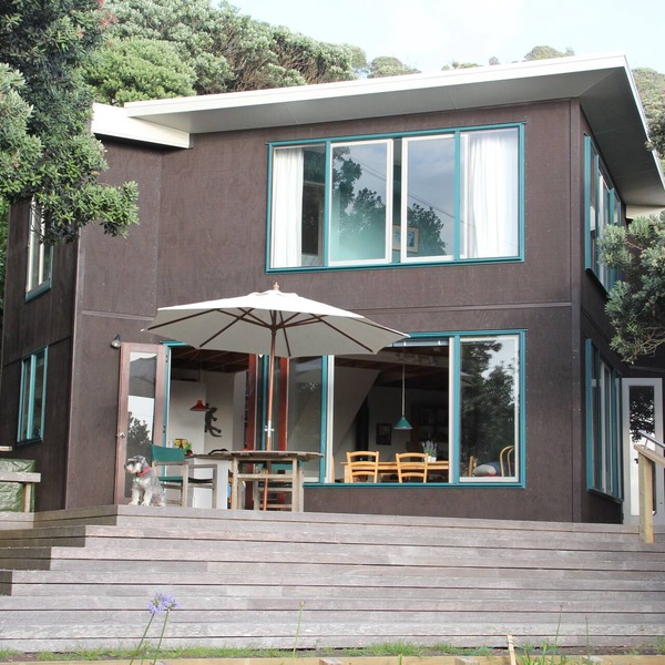 Comfortable North Piha family beach-house