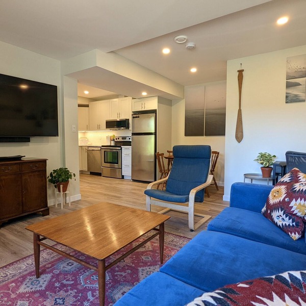 Comfortable one bedroom by the ocean