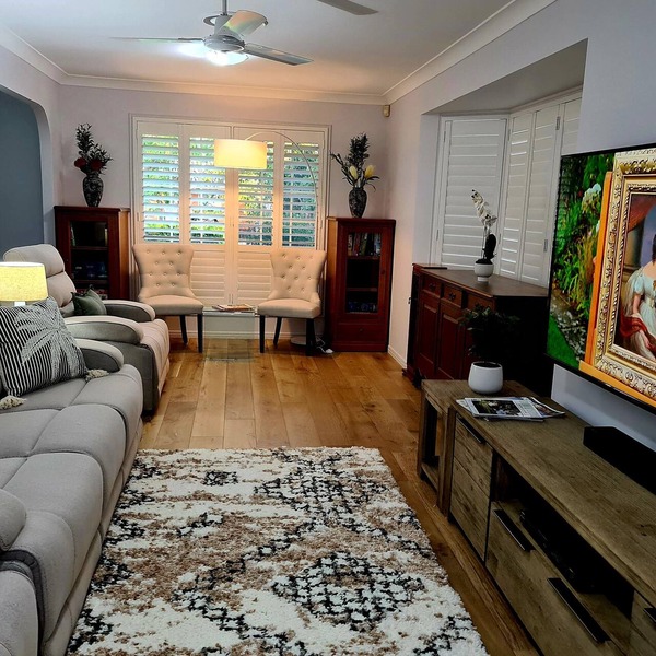 Comfortable pet friendly family home, 12 min to BNE terminals, 5 to Nudgee Beach