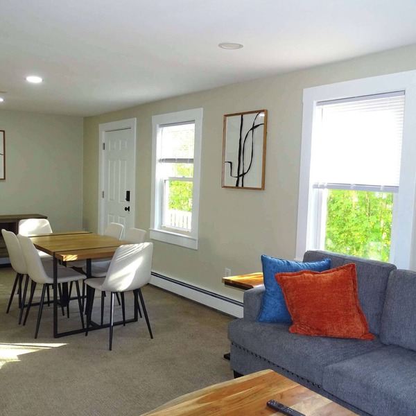 Comfortable Renovated 3 Bed Apartment