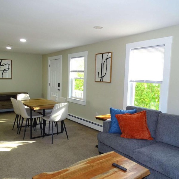 Comfortable Renovated 3 Bed Apartment