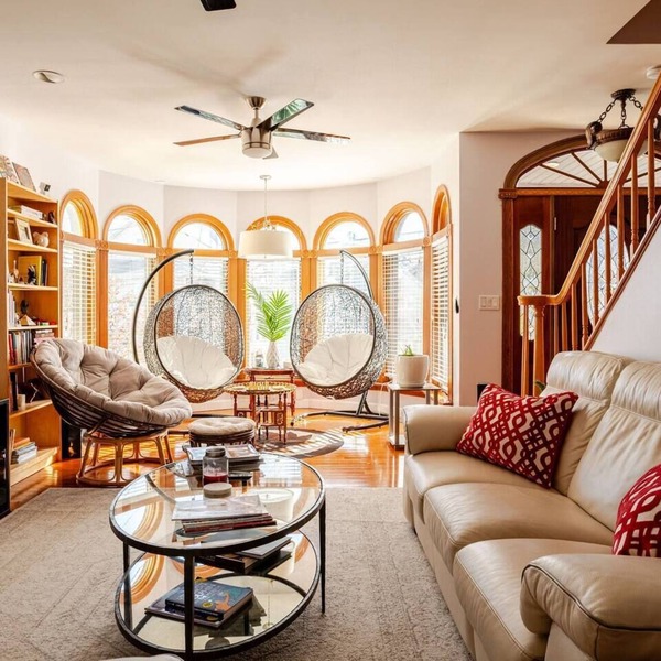 Comfortable & Spacious Luxury Home w/Chef’s Kitchen only 15 mins to Boston