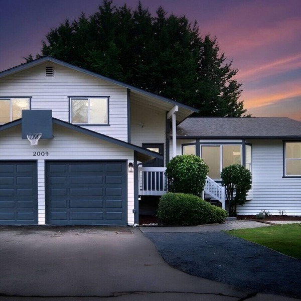Comfortable & Spacious 4BR Upper Unit
