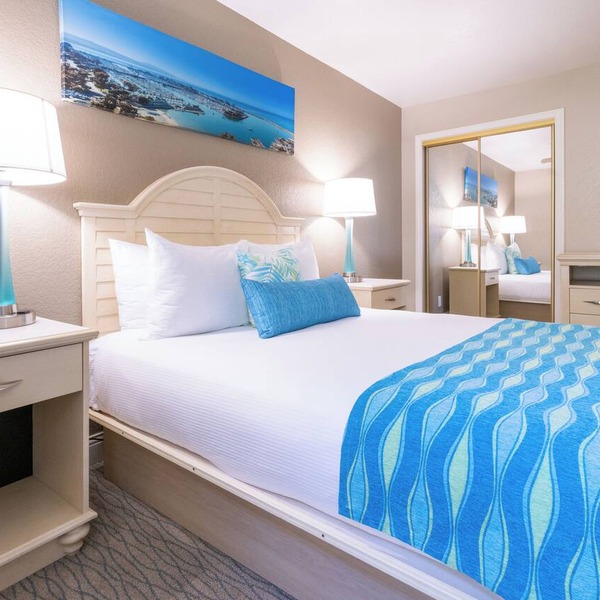 Comfortable Stay! Private Balcony, Free Parking Onsite!