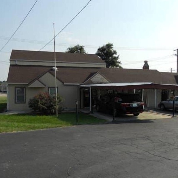 Comfortable stay at Knights Inn Harrisonville! Near Lords Park! Free Parking!