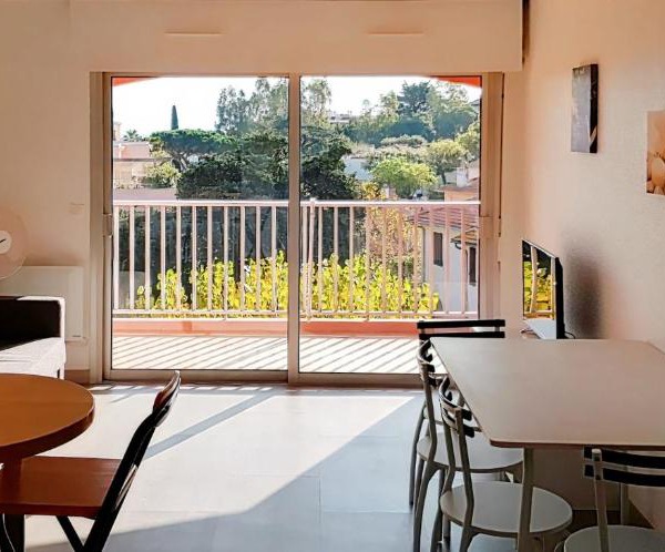 Comfortable Studio With Balcony Close To The Beach
