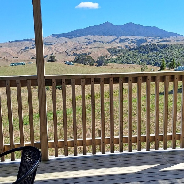 Comfortable studio with stunning mountain & ocean views – Your perfect getaway!